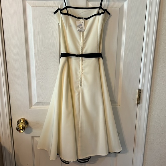 Cute Junior Girls Social/Occasion Dress - Picture 6 of 6